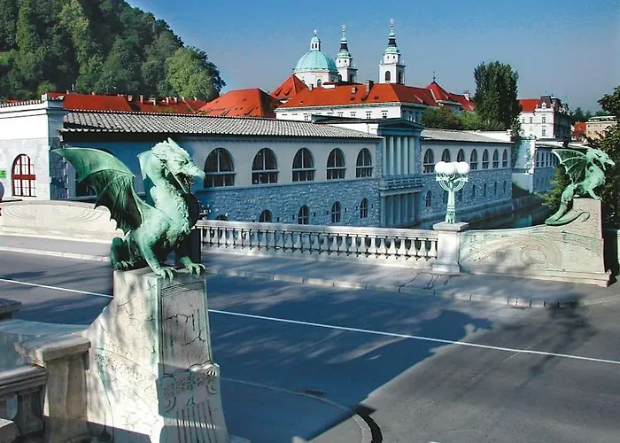 Dragon Bridge -spacious Central District - Perfect For Families And Couples Appartamento *