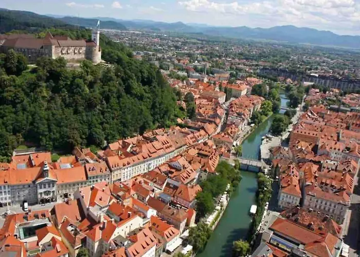 Dragon Bridge -spacious Central District - Perfect For Families And Couples شقة ليوبليانا