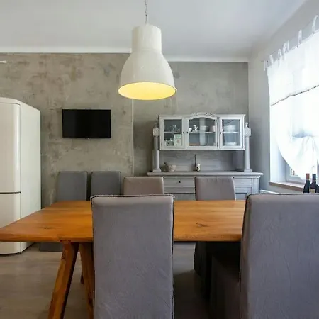 Dragon Bridge -spacious Central District - Perfect For Families And Couples *