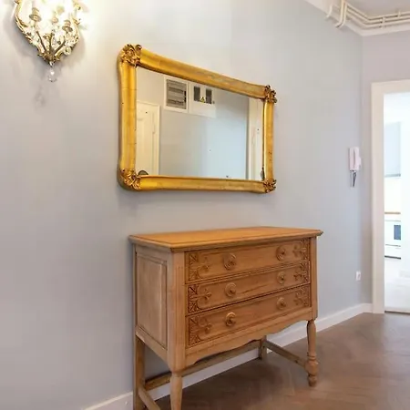 Dragon Bridge -spacious Central District - Perfect For Families And Couples Apartment