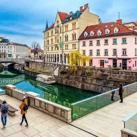 Apartment Dragon Bridge -spacious Central District - Perfect For Families And Couples Ljubljana