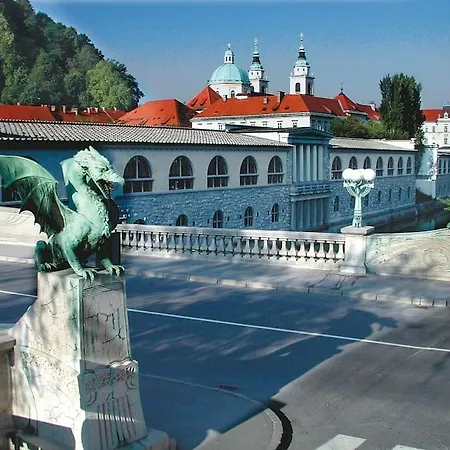 Dragon Bridge -spacious Central District - Perfect For Families And Couples Apartment *