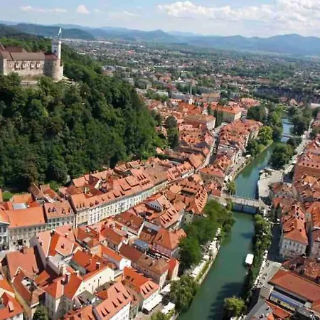 Dragon Bridge -spacious Central District - Perfect For Families And Couples Daire Ljubljana